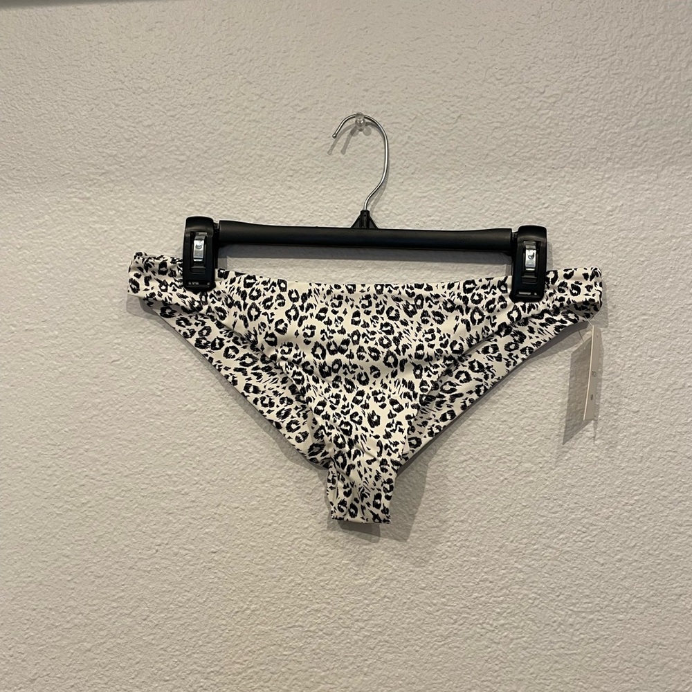🆕 NWT RVCA black and white leopard print cheeky bikini bottoms